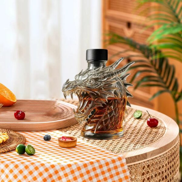 Bouteille tête de dragon en verre sculpté (600 ml)